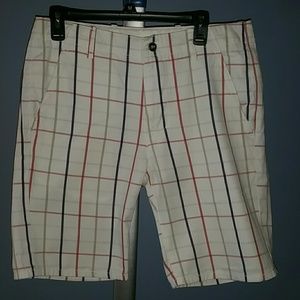Levis Shorts Waist Size 32